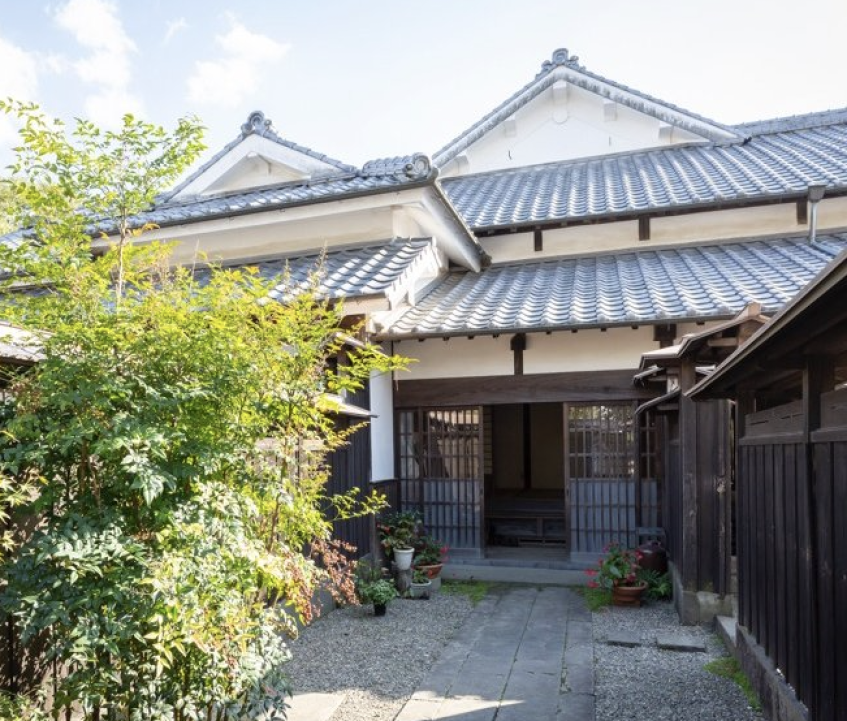 うきは市吉井町に現存する唯一の“屋敷型建造物”「鏡田屋敷」