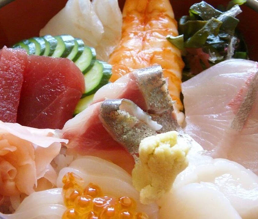 美味しい寿司と魚料理を食べたいなら、やっぱり「魚屋」が営む寿司居酒屋！　