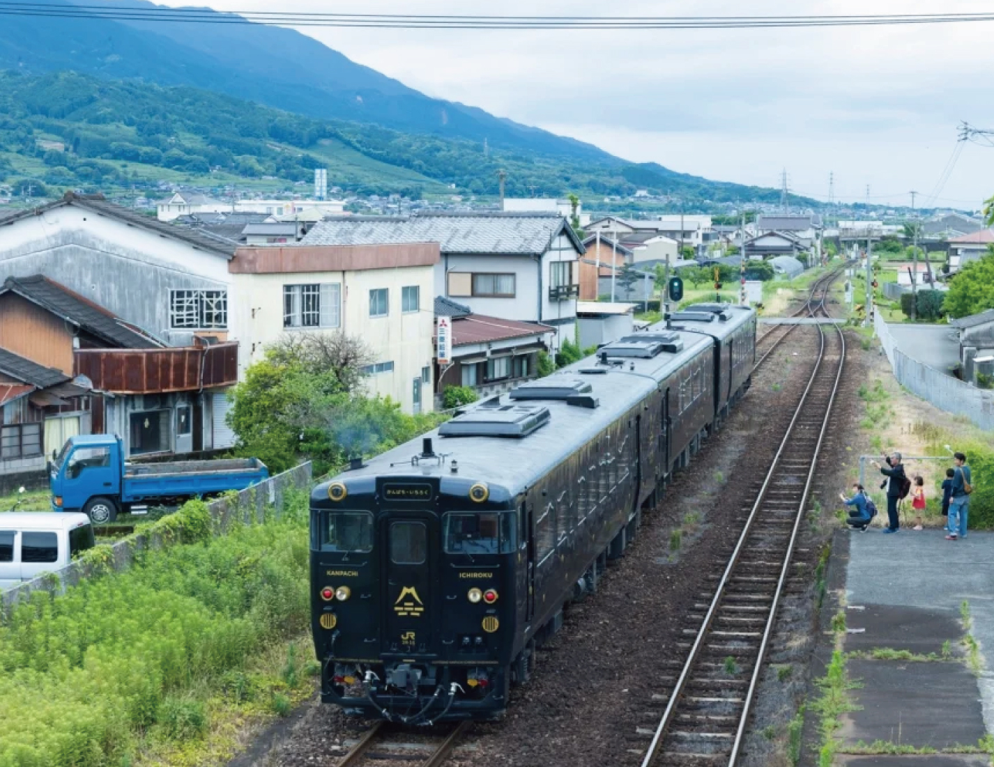 JR九州観光列車「かんぱち・いちろく」おもてなし演奏　