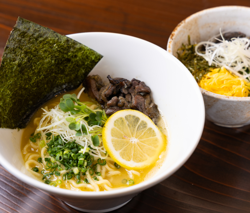 どこにも真似できない、どこにもない味を 記憶に残る一杯の鶏そばを求め、いざ「福鶏」へ!