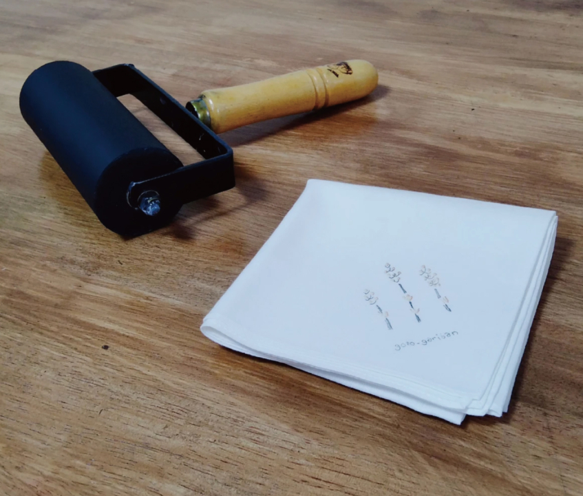 昔懐かしガリ版印刷で苺のハンカチを作ろう